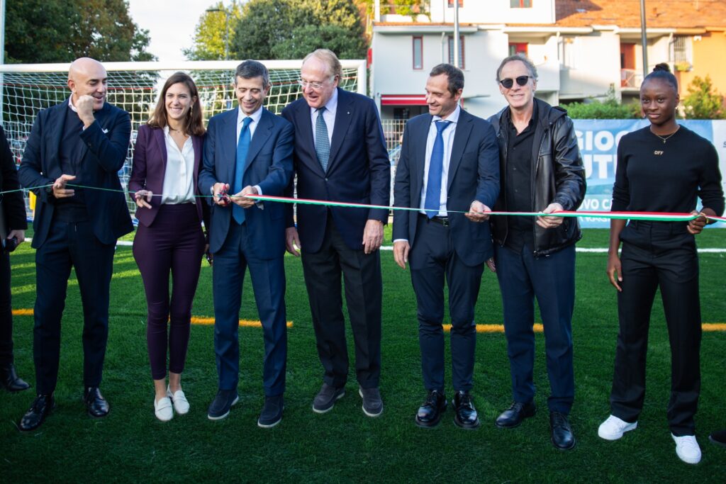 Fondazione Milan, Snaitech e costruiamo il futuro realizzano il nuovo campo da calcio a Baggio in meno di 150 giorni