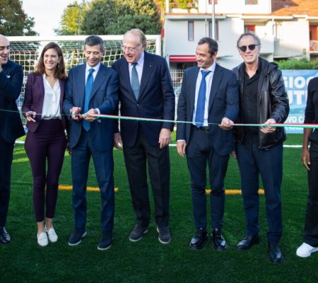 Fondazione Milan, Snaitech e costruiamo il futuro realizzano il nuovo campo da calcio a Baggio in meno di 150 giorni